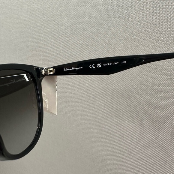 ???Authentic New Salvatore Ferragamo Cat Eye Black Sunglasses main image 13